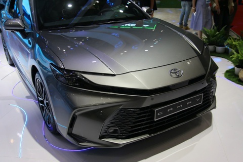 Nhieu xe hybrid cua Toyota co the het hang vi thieu pin hinh anh