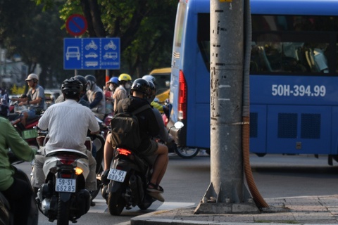 Phat nang gap ba lan nam ngoai vi loi nham xi nhan trai/phai hinh anh