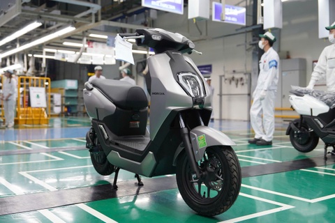 Can canh xe may dien Honda ICON e: vua xuat xuong tai Viet Nam hinh anh