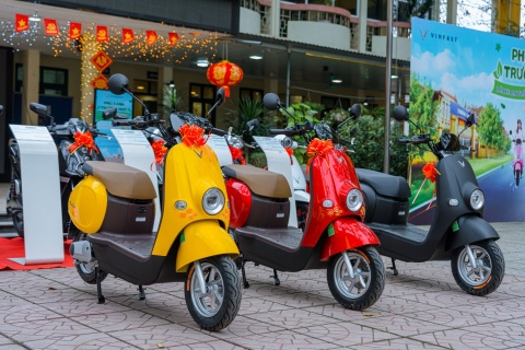 VinFast tiep tuc uu dai xe may dien, Motio gia chi 12 trieu dong hinh anh