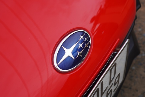 Gan 70.000 xe Subaru duoc yeu cau do ngoai troi do nguy co chay no hinh anh