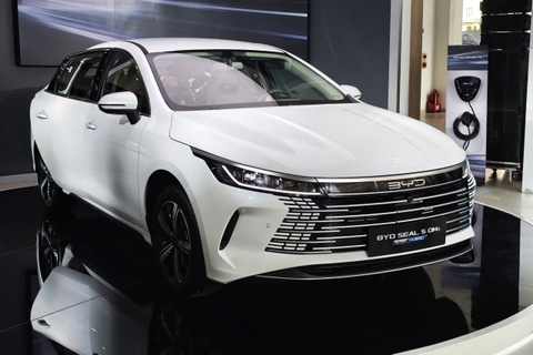 Chi tiet BYD Seal 5, sedan PHEV gia gan 700 trieu dong hinh anh