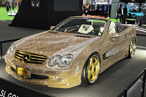 Xe sang Mercedes-Benz dinh hon 300.000 vien pha le trong the nao? hinh anh