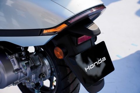 'Nin tho' cho gia Honda UC3 hinh anh