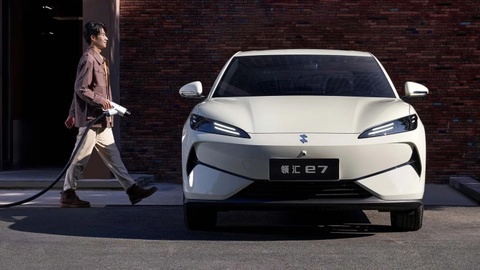 BYD lam taxi dien, sac pin nhanh nhu do xang hinh anh