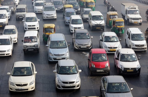 An Do se cam xe xang? hinh anh