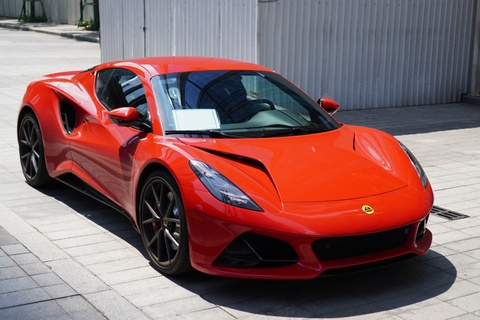 Lotus Emira gia den 12,888 ty dong co gi dac biet? hinh anh