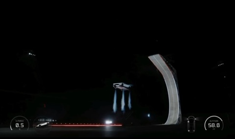 Tesla giới thiệu xe điện mới, vừa bay vừa nhào lộn trên không