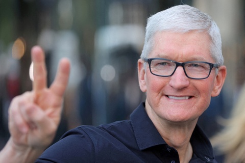 CEO Apple, Disney duoc tang luong thuong gap boi hinh anh