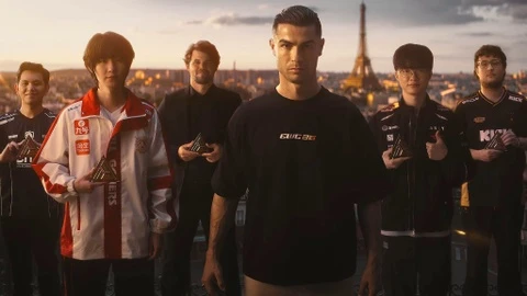 Faker 'do dang' cung Ronaldo hinh anh