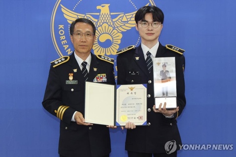 Faker được trao hàm trung sĩ cảnh sát
