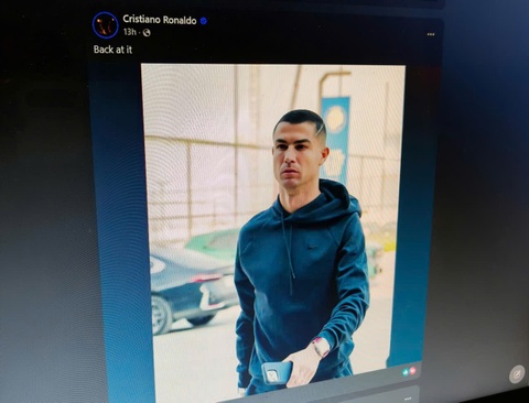 Ronaldo vẫn dùng điện thoại đã hơn 3 năm tuổi