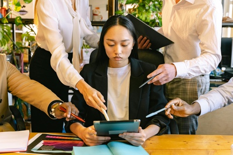 Khi biet nhieu tro thanh ganh nang hinh anh