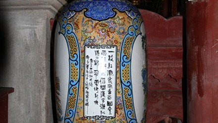 Đã di dời đôi lục bình chép thơ không phù hợp tại chùa Vân Tiêu.