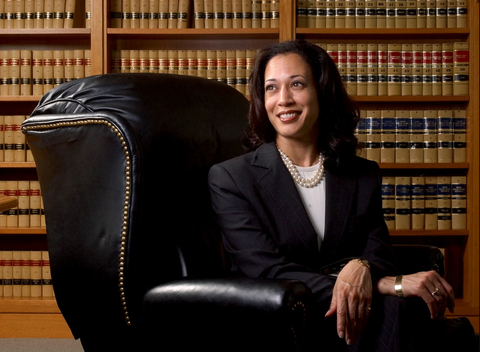Ly do ba Kamala Harris ra ung cu hinh anh
