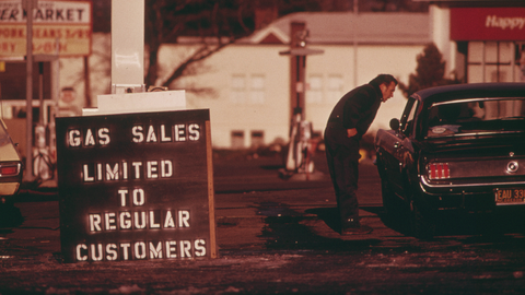 Khung hoang nang luong va nhung cu sock lam thay doi the gioi hinh anh