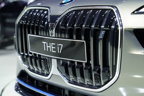 BMW - Audi - Mercedes, bo 3 xe sang nuoc Duc dang lam gi de vuot kho? hinh anh
