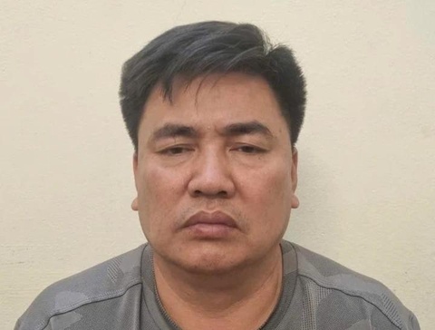 Danh tinh doi tuong vi pham giao thong day dai uy CSGT vao dau xe tai hinh anh