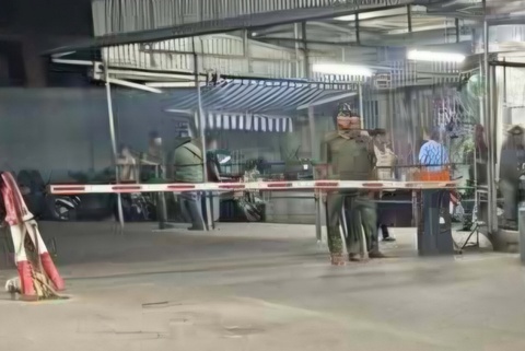 Truy bat thu pham dam tu vong bao ve tai khu vuc cong benh vien hinh anh