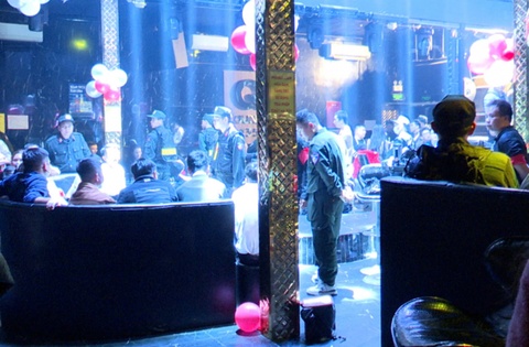 Dot kich 2 quan bar to chuc tiec ma tuy hinh anh