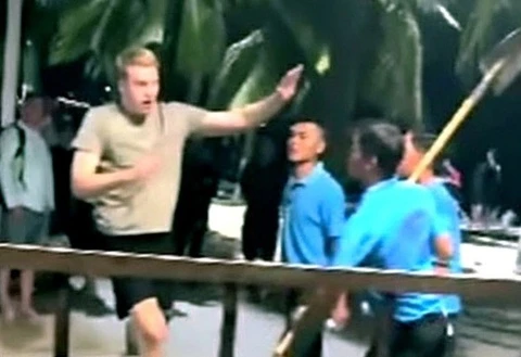 Tiet lo bat ngo ve bar Bluesea Beach o Nha Trang hinh anh