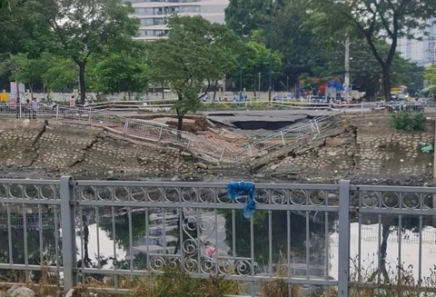 Truy nguyen nhan mang duong lon sut xuong kenh Tau Hu o TP.HCM hinh anh