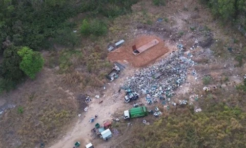 Bai rac gan khu du lich o TP.HCM bi phat hien hinh anh