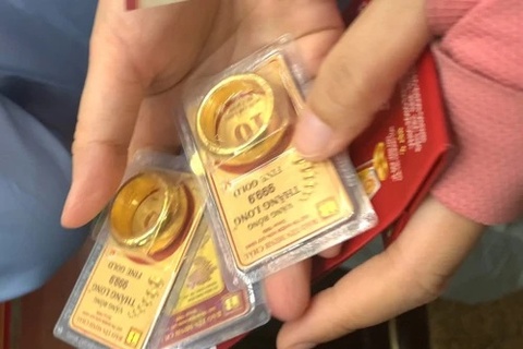Nhan thuong Tet bang vang co phai dong thue thu nhap ca nhan? hinh anh
