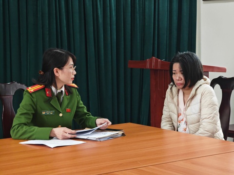 Khoi to, bat tam giam nu giup viec bao hanh cu ba 82 tuoi hinh anh