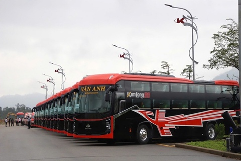 Siet quan ly xe khach giuong nam 2 tang, tien toi cam tren duong mien nui hinh anh