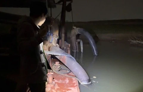 Bat giu hai tau cat tac hinh anh