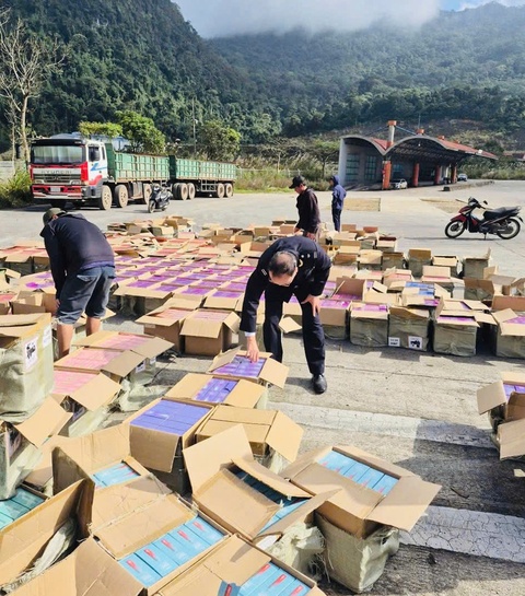 Khoi to vu buon lau hon 65.000 thiet bi thuoc la dien tu hinh anh