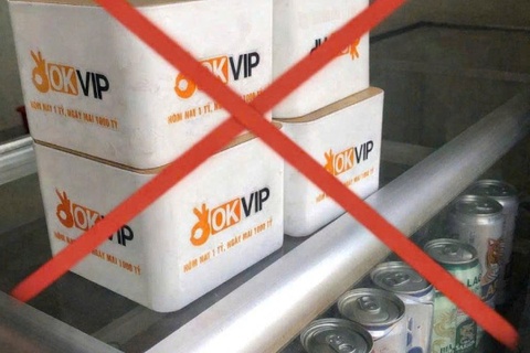 Canh giac voi viec duoc tang vat dung gan quang cao co bac trai phep hinh anh