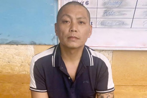 Trieu tap doi tuong hanh hung tai xe oto khach truoc cua nha hinh anh