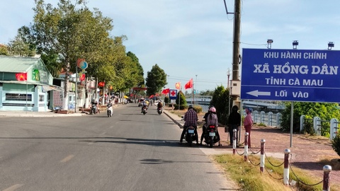 Lap bien ban 4 quan tri vien nhom bao chot CSGT o Ca Mau hinh anh