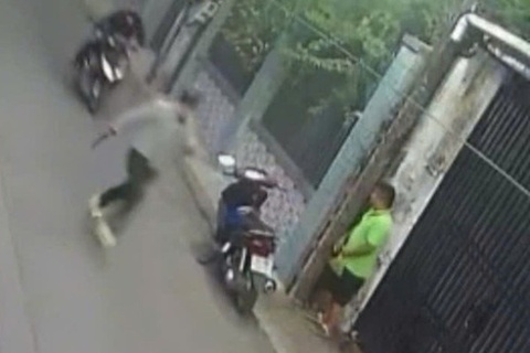 Loi khai cua nghi pham chem, tuoi xang dot doi tac lam an hinh anh