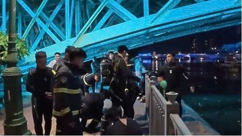 Phat hien hai thieu nien tu vong duoi kenh Tau Hu o TP.HCM hinh anh