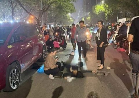 Hien truong vu tai nan lien hoan kinh hoang tren pho Ha Noi hinh anh