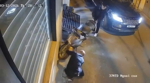 Danh tinh nguoi di Range Rover choc thung lop xe may hinh anh