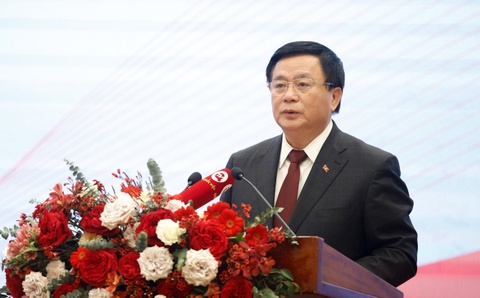 Ong Nguyen Xuan Thang tiep tuc lam Chu tich Hoi dong Ly luan TW hinh anh