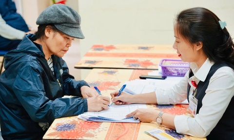 Bo Noi vu de xuat hai phuong an tang luong huu tu 1/7 hinh anh