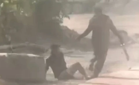 Nhom nguoi cam ma tau hon chien trong mo da o TP.HCM hinh anh