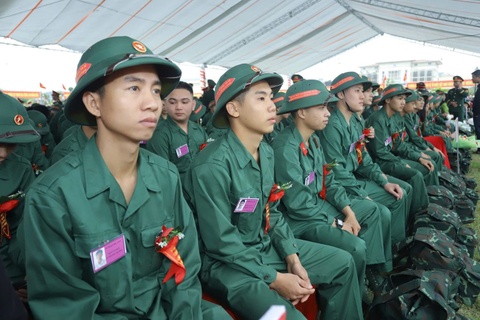 Bi phat hon 62 trieu vi khong chap hanh lenh goi nhap ngu hinh anh