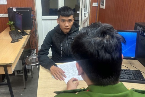 Nam thanh nien khai ly do hanh hung chi ho o Dinh Cong Thuong hinh anh