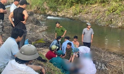 Hai nu sinh o Da Nang tu vong khi di choi suoi hinh anh