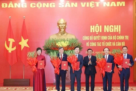 Cong bo Quyet dinh cua Bo Chinh tri ve TTXVN, VTV, VOV va hai vien hinh anh