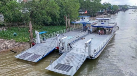 Lang phi khi ben pha trong diem noi Can Tho - Vinh Long 'dap chieu' hinh anh