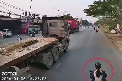 Co gai thoat chet sau khi bi container keo le hang tram met hinh anh