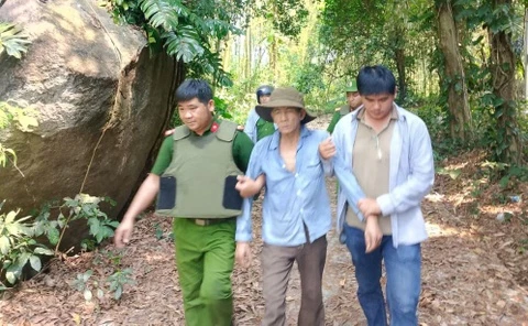 Doi tuong mang rua co thu trong hang da tren nui hinh anh