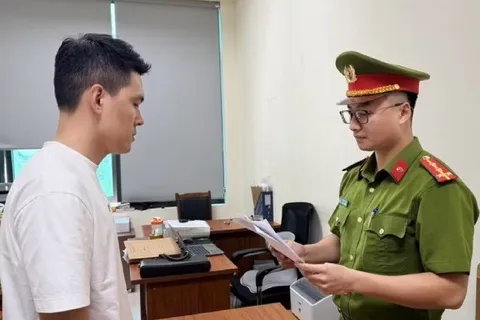 Khoi to chu co so kinh doanh thoi trang gia mao cac thuong hieu noi tieng hinh anh